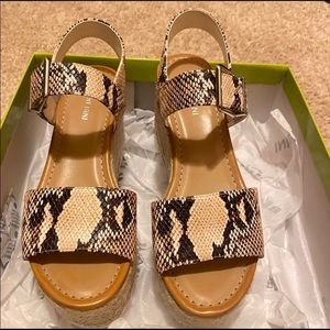 NEVER WORN 10/10 Gianni Bini Sandals